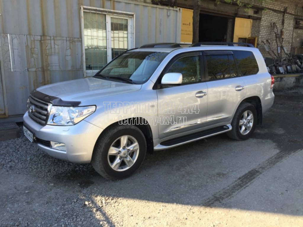 Боковые пороги Oe Style с LED подсветкой для Toyota Land Cruiser 200  (2007-нв)